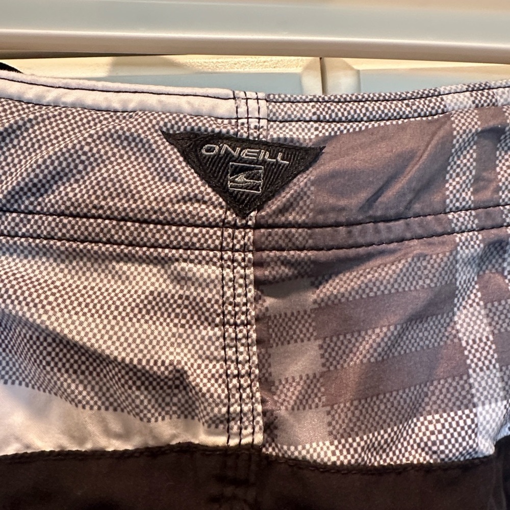 O'Neill Black and Gray Plaid Board Shorts EUC - Picture 5 of 6